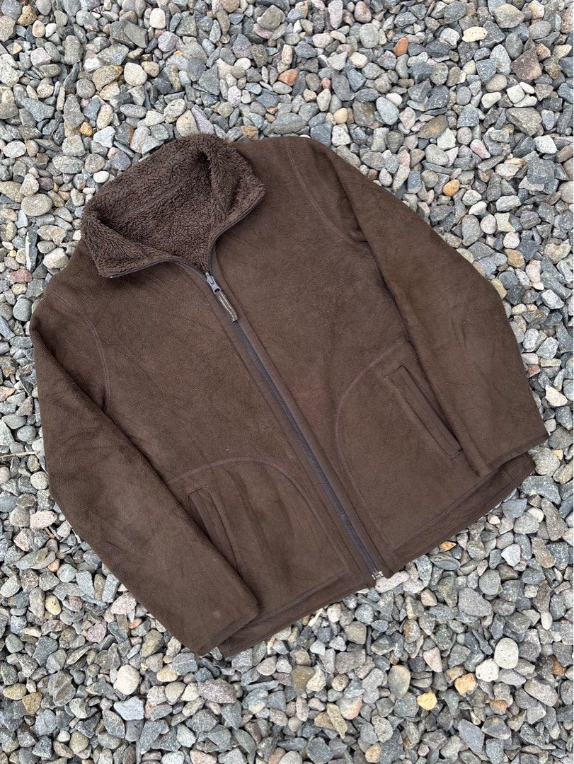 Uniqlo Dark Brown Reversible Fleece (Category: Coats, Jackets and Outerwear) located in Bacolod City. Submitted by danielle5_ (Listing ID 1344655149, Image 2). Description: Uniqlo Dark Brown Reversible Fleece Small-Medium Dimes: 20W, 25L Flaws: NONE M: 450 Swipe for more details!.