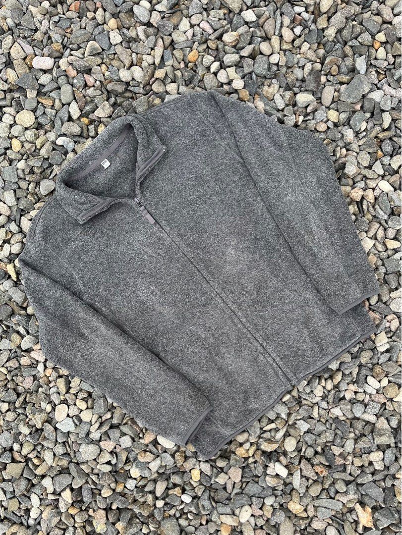 Uniqlo Grey Fleece (Category: Coats, Jackets and Outerwear) located in Bacolod City. Submitted by danielle5_ (Listing ID 1344654607, Image 2). Description: Uniqlo Grey Fleece Medium-Semi Large Dimes: 22W, 26L Flaws: NONE M: 450 Swipe for more details!.