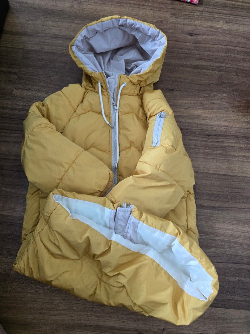 Winter Jacket (Category: Coats, Jackets and Outerwear) located in Singapore. Submitted by chuahy01 (Listing ID 1344669013, Image 1). Description: Women's Cotton Padded jacket. Mid Length Long. Use only once for Winter trip. Washed and clean..