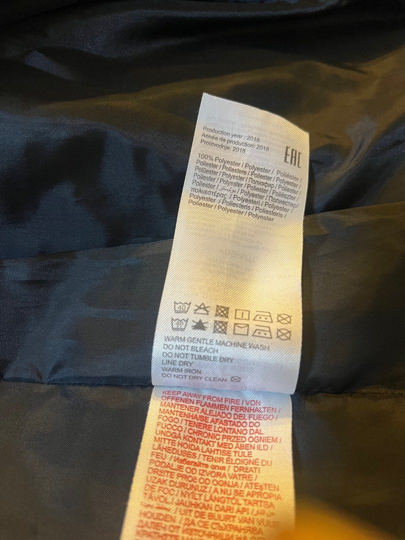 Winter Jacket (Category: Coats, Jackets and Outerwear) located in Singapore. Submitted by gloriousjee (Listing ID 1337017443, Image 10). Description: .