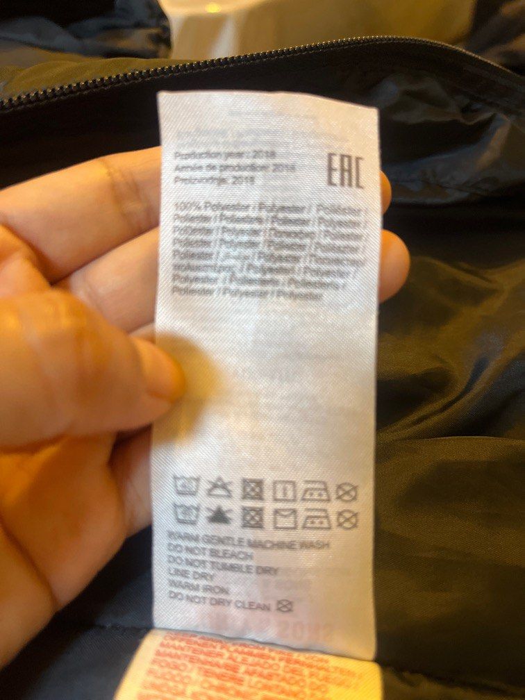 Winter Jacket (Category: Coats, Jackets and Outerwear) located in Singapore. Submitted by gloriousjee (Listing ID 1337017443, Image 8). Description: .