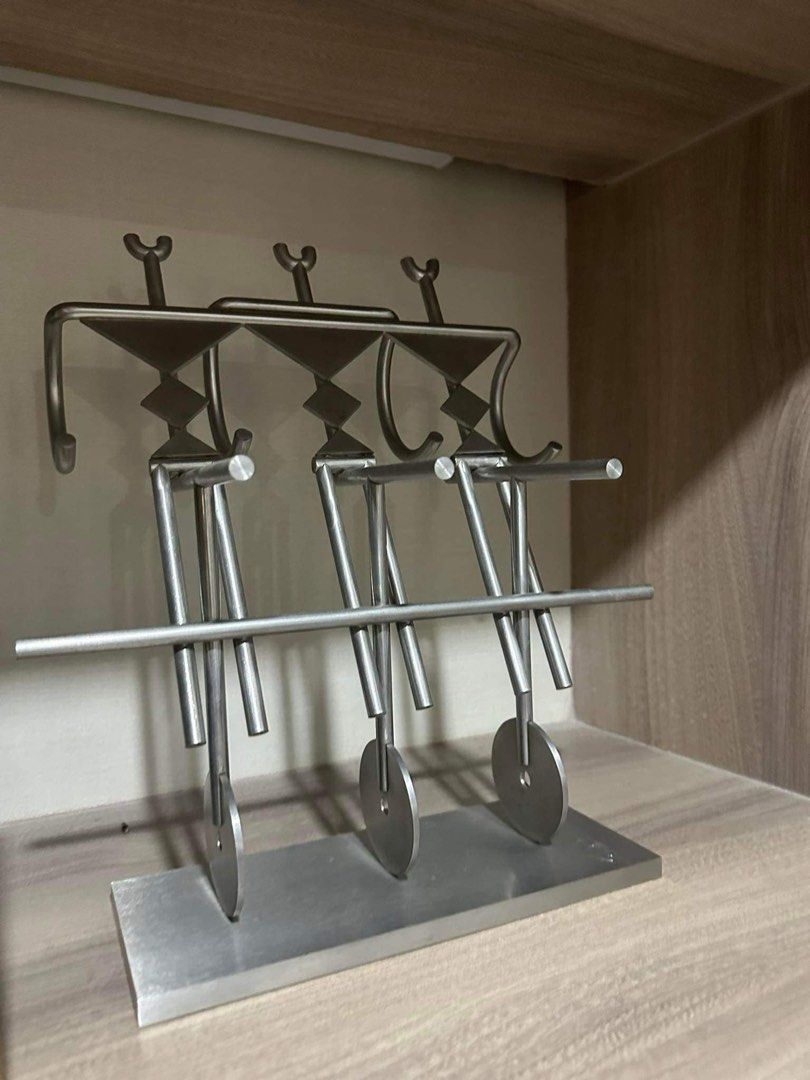 Arturo Luz Sculpture (Category: Figurines & Statues) located in Pasig City. Submitted by artsandbestofbags (Listing ID 1339875468, Image 1). Description: With coa.
