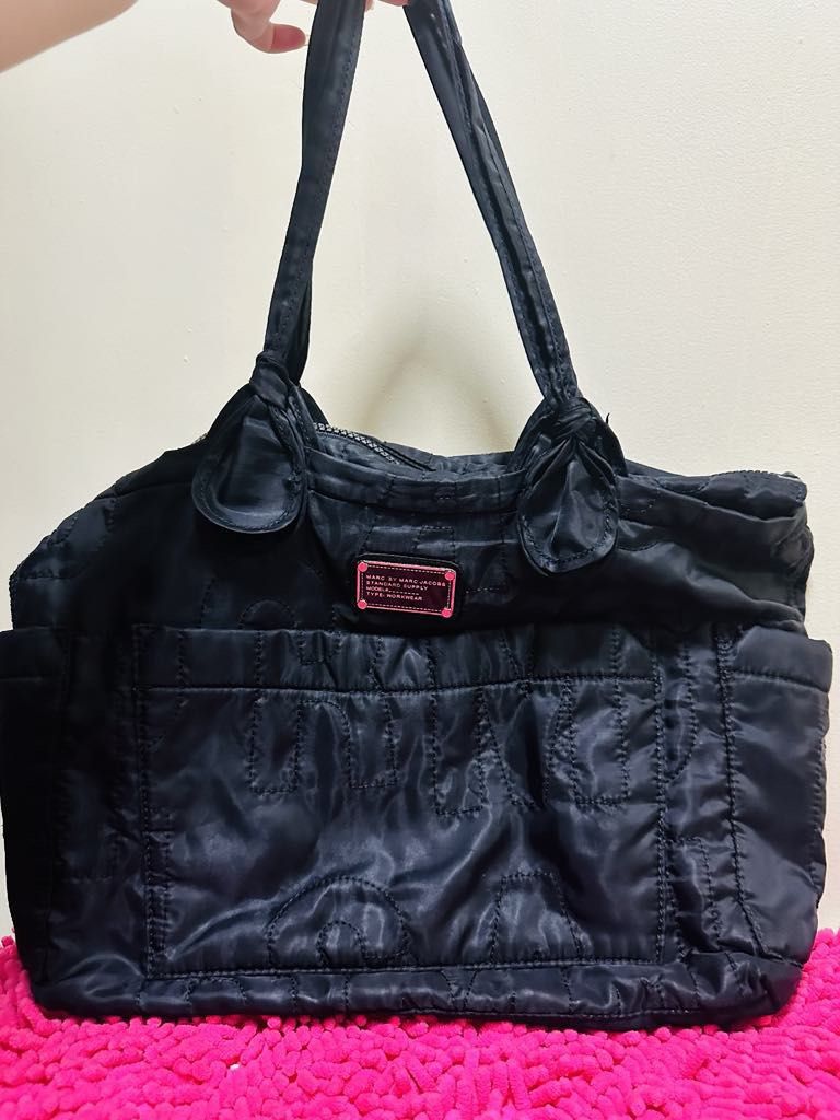 Authentic M J shoulder bag (Category: Luxury Bags & Wallets) located in Quezon City. Submitted by jhaediah (Listing ID 1339910790, Image 1). Description: original selling low good condition.