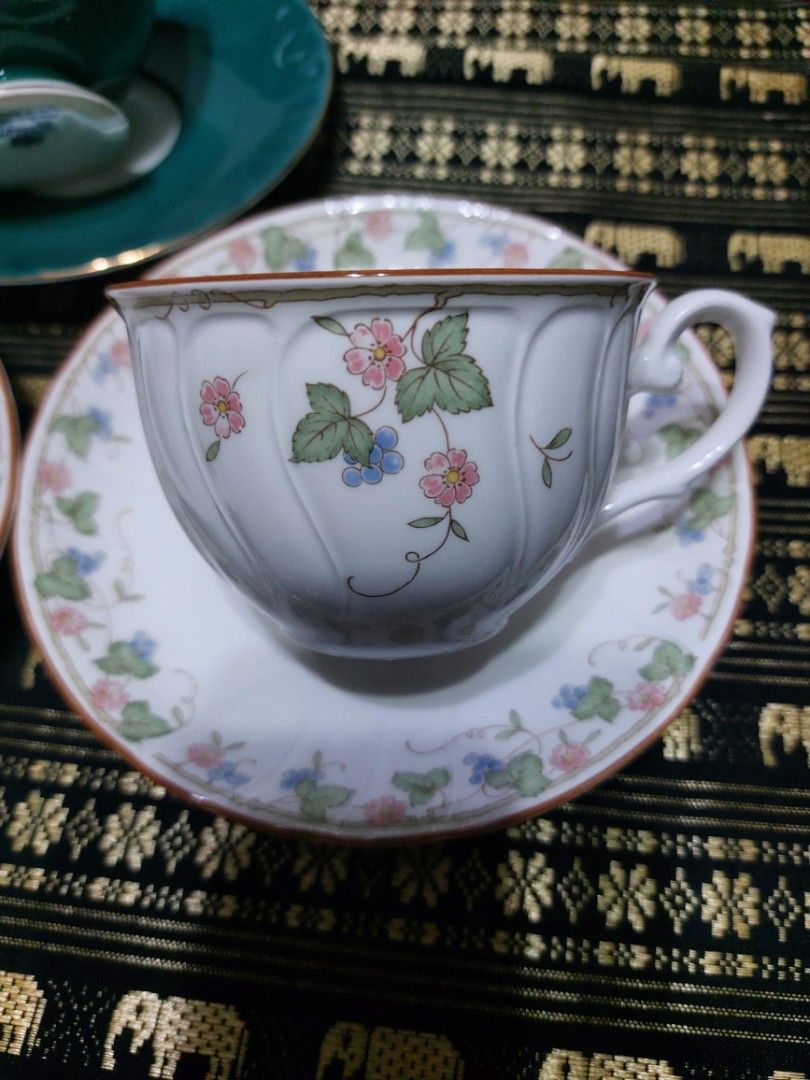 Aynsley & Noritake bundle (Category: Coffee & Tea Tableware) located in Dipolog. Submitted by egayibanez (Listing ID 1339855053, Image 3). Description: AYNSLEY Cottage Garden Tea Cup & Saucer Teal Fine Bone China NORITAKE Craftone set of 2 Cup & Saucer Japan 8765.