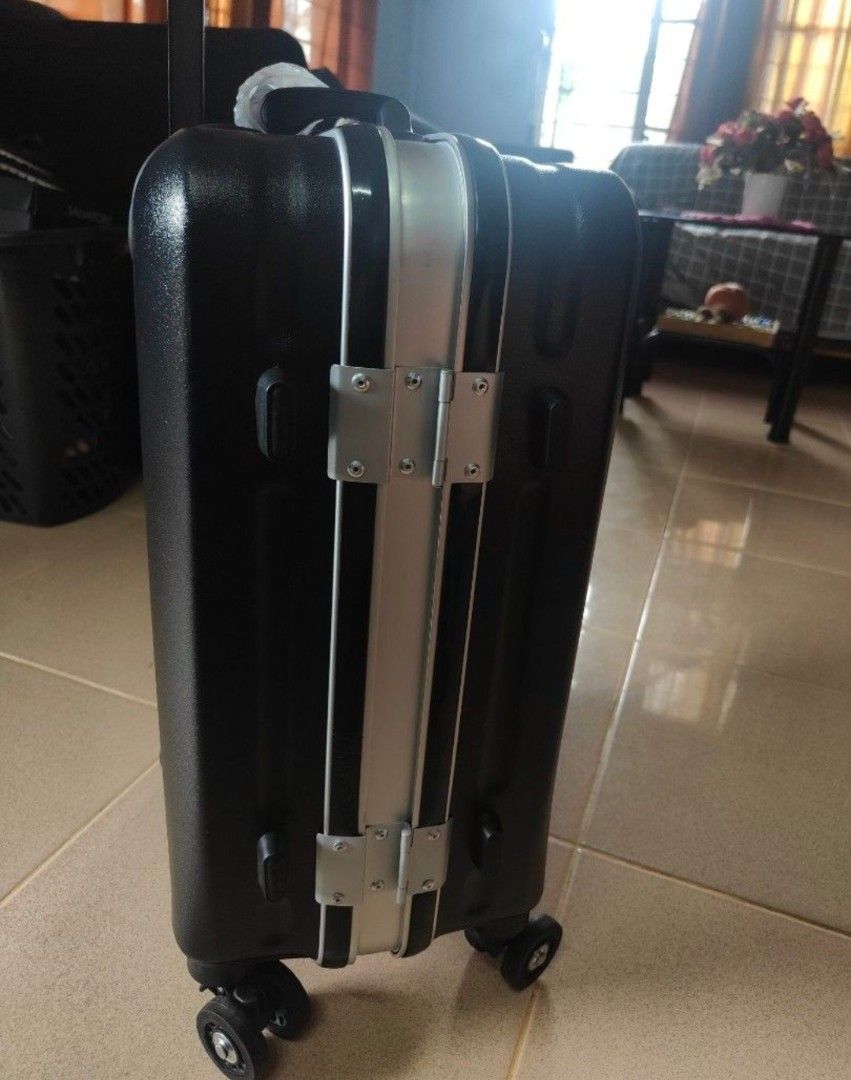 Hand carry luggage with wheels outlet
