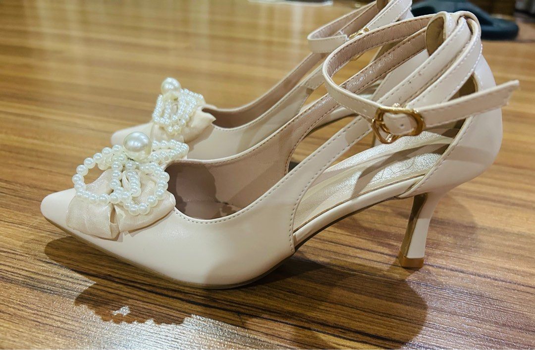 Brand New Pearl Cream Heels (Category: Heels) located in Quezon City. Submitted by crisha12 (Listing ID 1339837639, Image 2). Description: Size 7 No flaws, brand new - cream color .