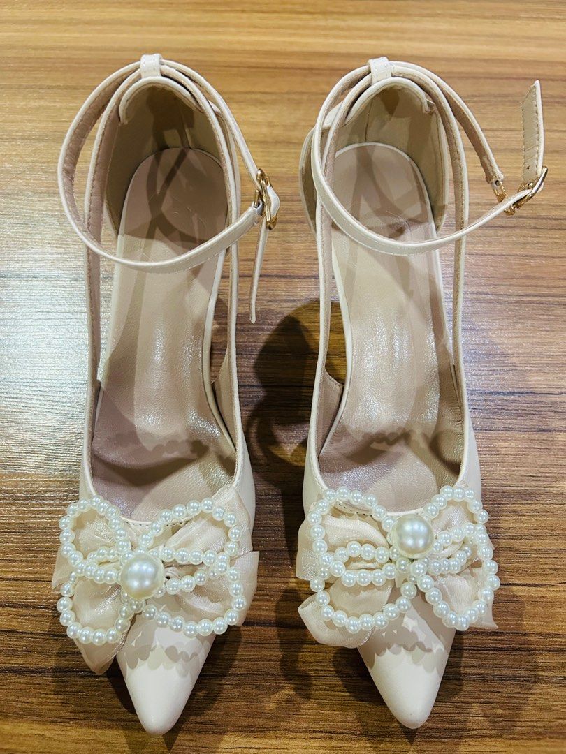 Brand New Pearl Cream Heels (Category: Heels) located in Quezon City. Submitted by crisha12 (Listing ID 1339837639, Image 1). Description: Size 7 No flaws, brand new - cream color .