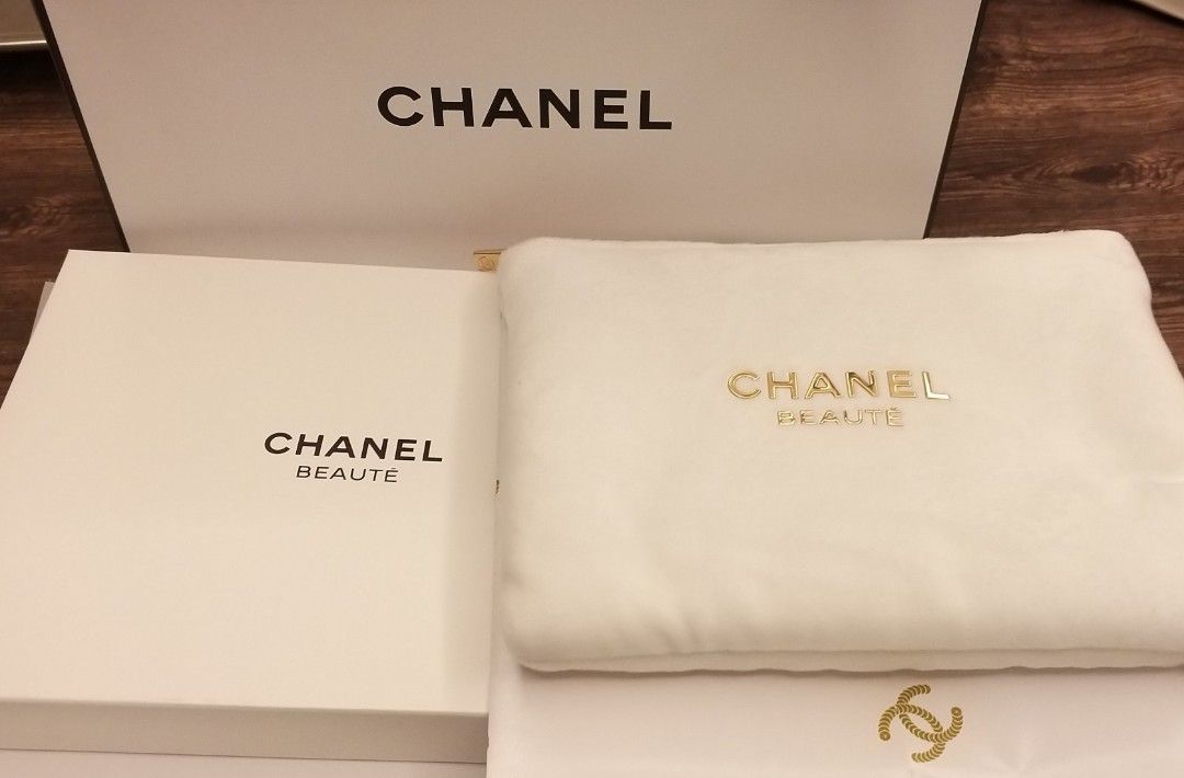 Chanel vip gift white fluffy bag cosmetic pouch