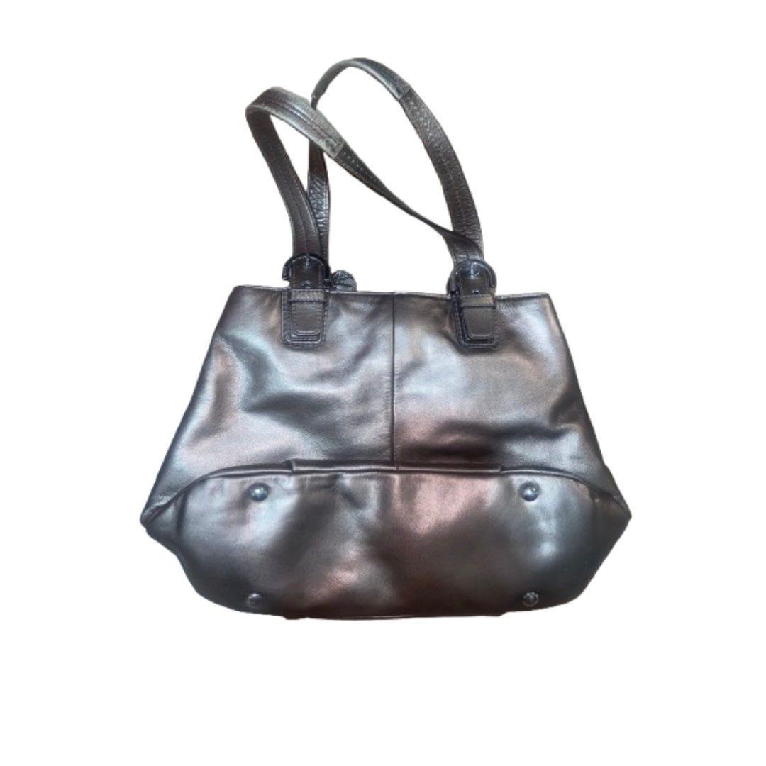 Coach metallic bronze leather tote bag (Category: Shoulder Bags) located in Mandaluyong City. Submitted by declutts (Listing ID 1339885371, Image 2). Description: good condition nego minimal flaws like new .
