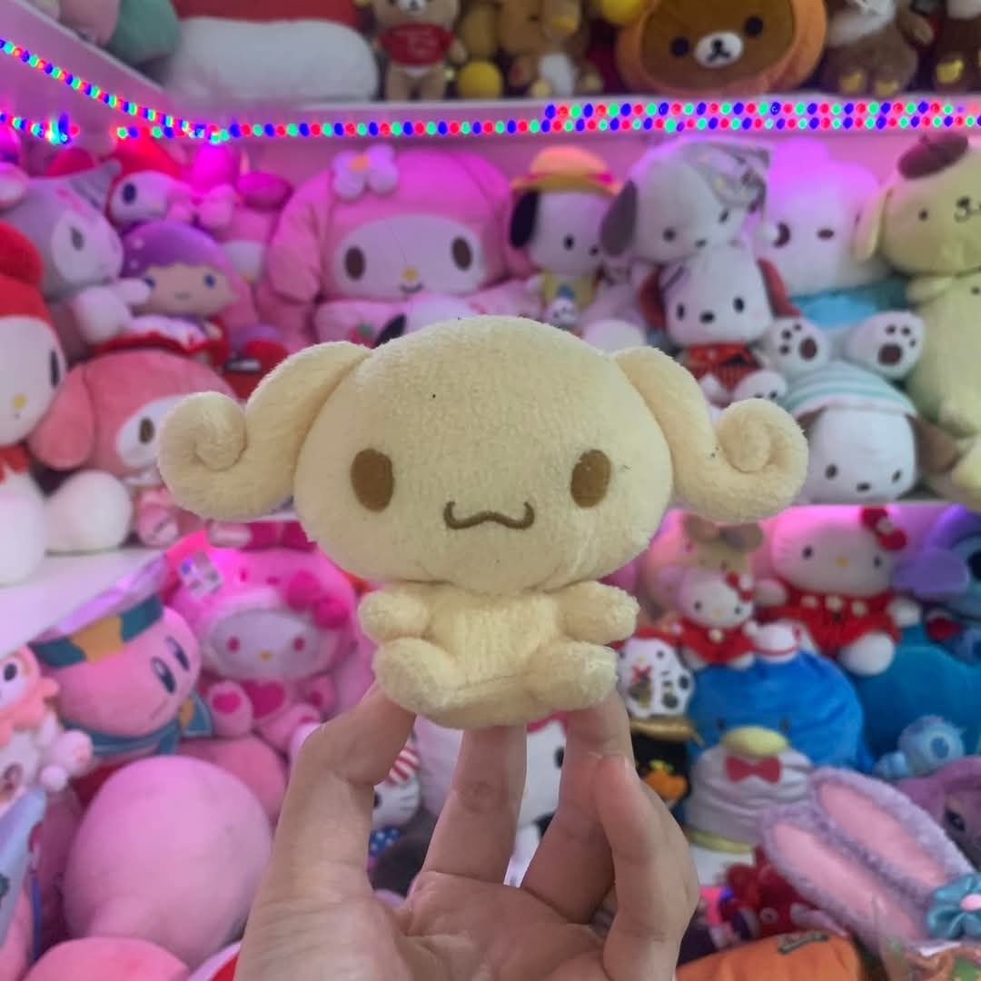 Espresso Cinnamoroll (Category: Plushies & Soft Toys) located in Cabuyao City. Submitted by stuffedwonders (Listing ID 1339789315, Image 1). Description: Espresso Cinnamoroll.