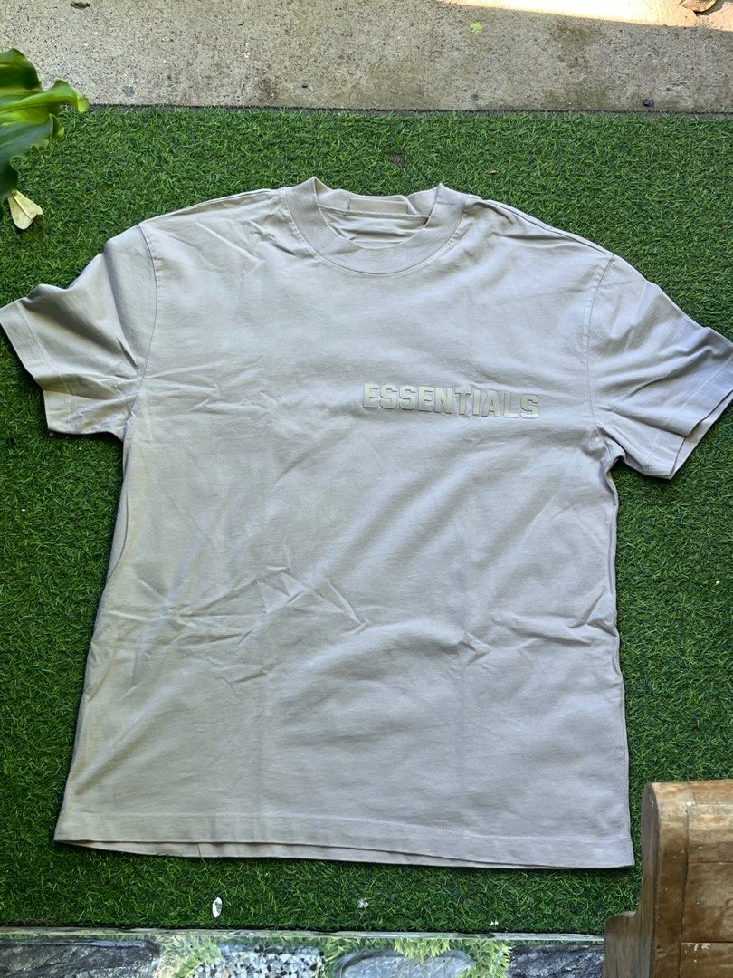Fear Of God Essentials Smoke Tee (Category: Activewear) located in Cabiao. Submitted by chongthrifted (Listing ID 1339923055, Image 1). Description: No issue 10/10 Size Large to Xl Preloved not abused.