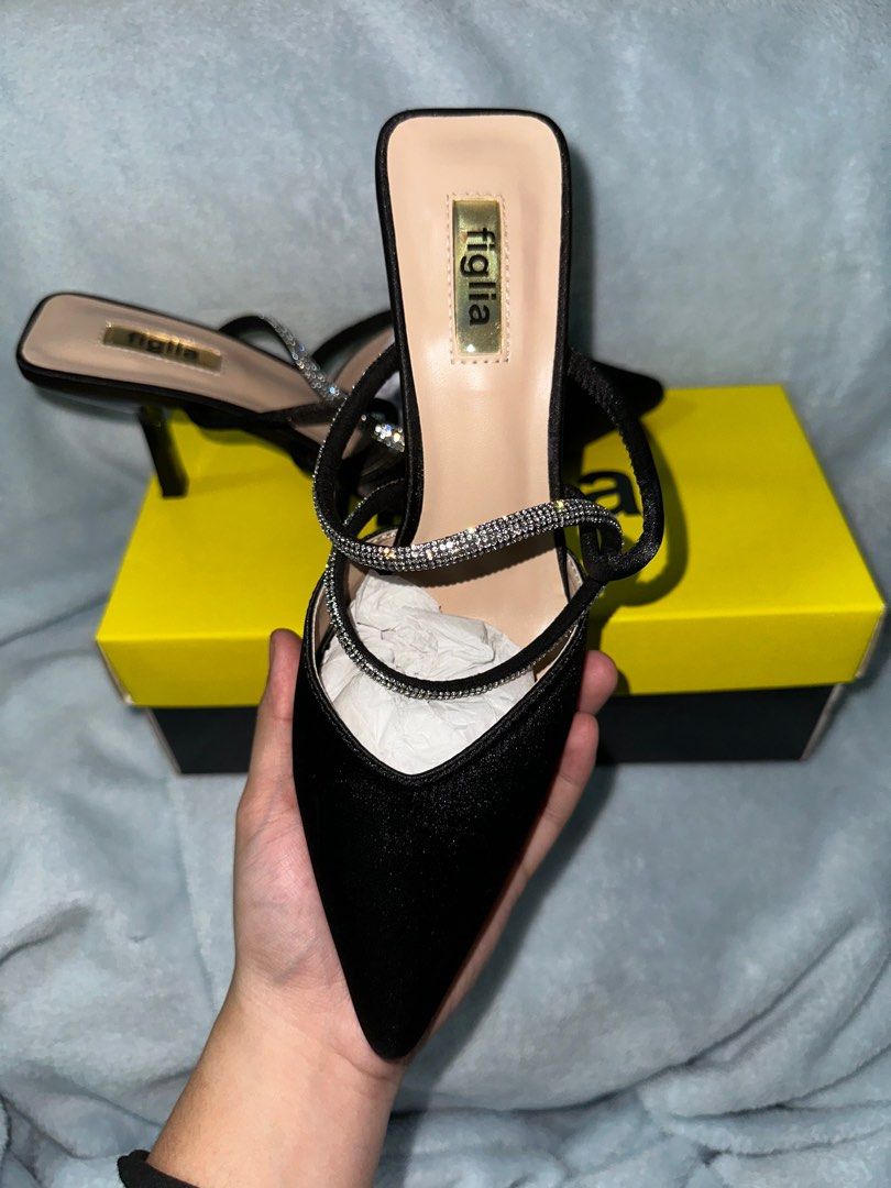 Figlia heels (Vilma) (Category: Heels) located in Binan City. Submitted by badooo (Listing ID 1339917638, Image 1). Description: Used once Used this for graduation ceremony Parang bago pa talaga Kasya siya sa 23cm 23.5 cm Negotiable!!.