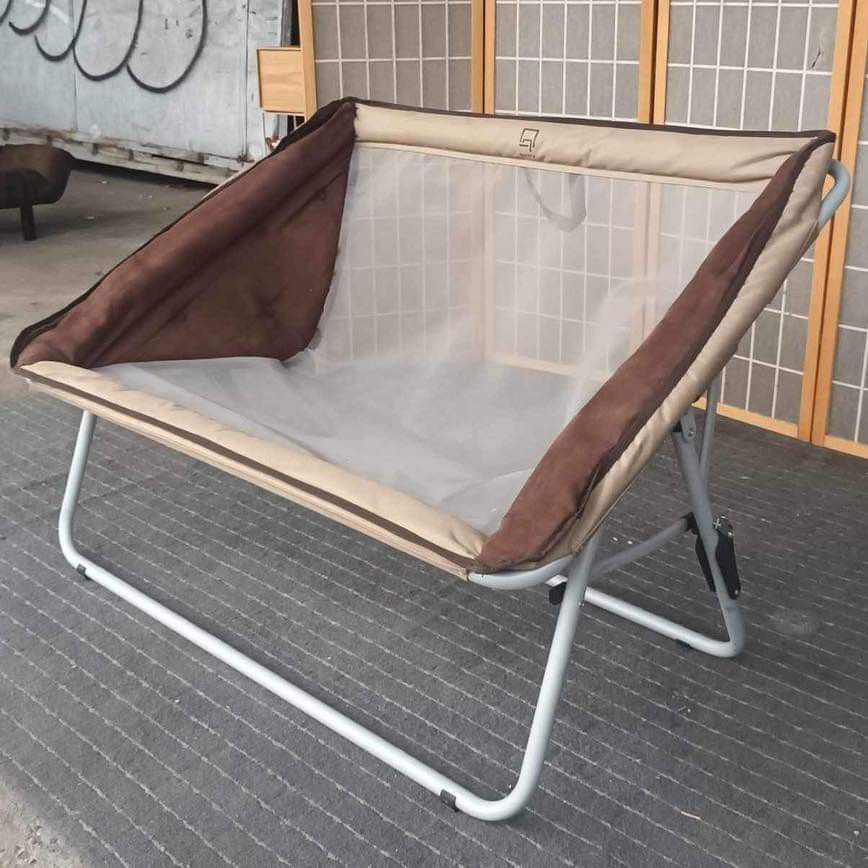 Folding comfortable camping chair (Category: Chairs) located in Quezon City. Submitted by matetdevis13 (Listing ID 1339847509, Image 2). Description: Folding Comfortable Camping Chair Price: 2,700 L42.5 x W32 x H14/28 In good condition Code AKC B11-863.