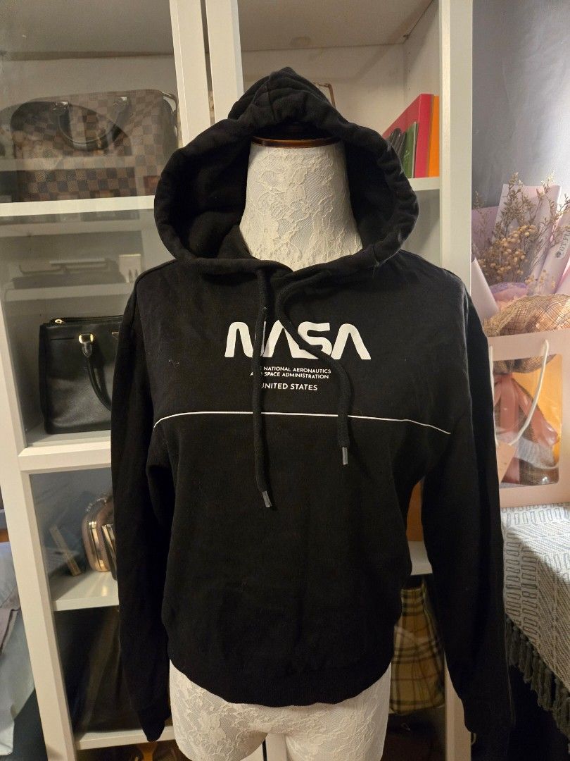 Original H M divided hoodie Women s Fashion Coats Jackets and Outerwear on Carousell