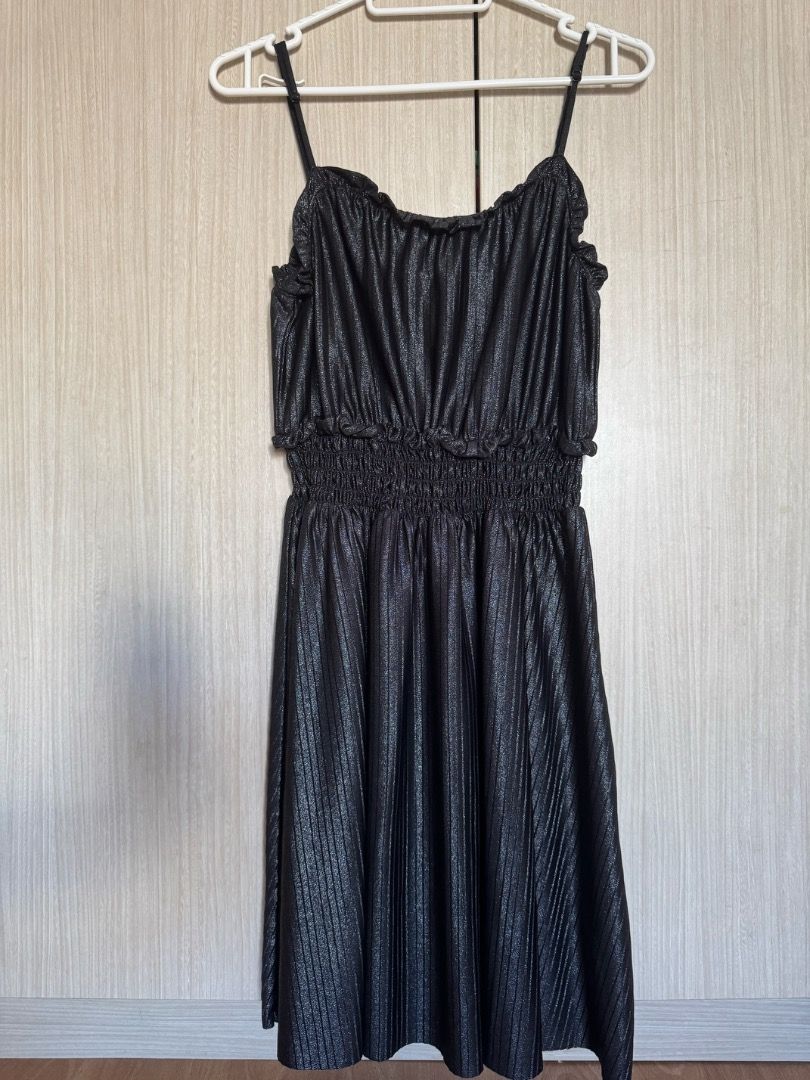 H&M Shiny Black Dress (Category: Dresses) located in Las Pinas. Submitted by lkyms (Listing ID 1339768981, Image 1). Description: Used once or twice. Fits Small to Medium. Garterized waistband..