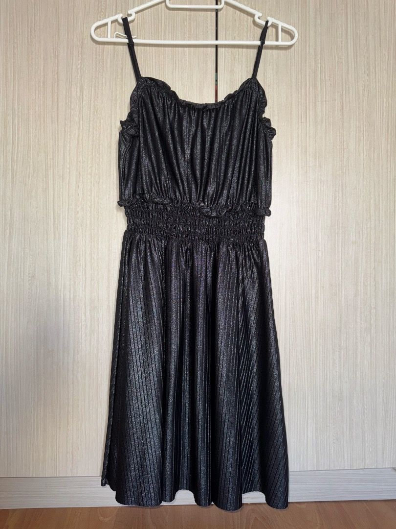 H&M Shiny Black Dress (Category: Dresses) located in Las Pinas. Submitted by lkyms (Listing ID 1339768981, Image 2). Description: Used once or twice. Fits Small to Medium. Garterized waistband..