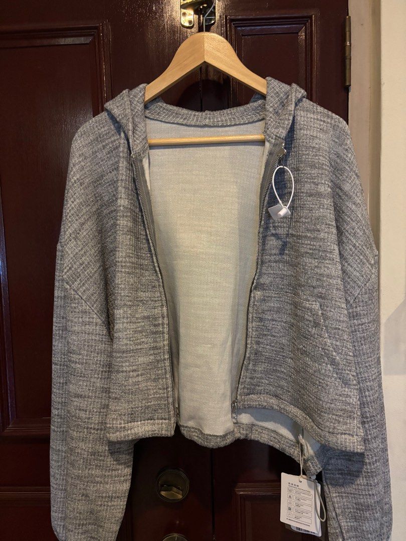 Light jacket (Category: Announcements) located in Singapore. Submitted by gracecherish (Listing ID 1339924868, Image 1). Description: Light jacket with hoodie and pockets , good material and nice color , actual size for XL. Dual way zipper. Measurements in length 53 cm. shoulder and armpit is oversized in design. .