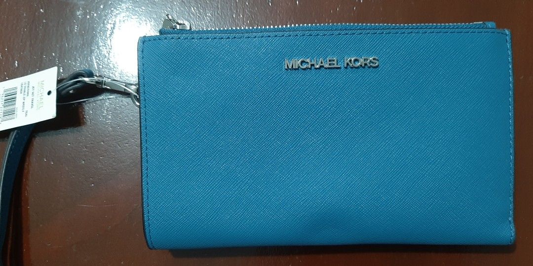 Authentic Michael Kors Wallet Wrislet (Category: Wallets & Card holders) located in Pasig City. Submitted by itsdeclutter_time (Listing ID 1339802196, Image 1). Description: brand new wristlet fits phone pick up pasig/ taguig area mop: gcash or bpi.