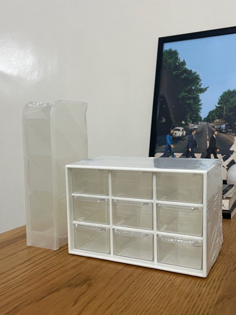Minimalist Pen holder and organizer (Category: Accessory Holder, Box & Organizers) located in Quezon City. Submitted by everydaydeclutterin (Listing ID 1339841692, Image 2). Description: Pen holder - 50 Trinkets, stationery or jewelry Organizer - 100 For other colors check my other posts All brand new with plastic cover 📍QC Shipping c/o buyer.