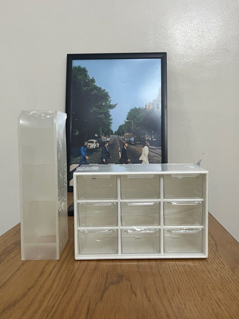 Minimalist Pen holder and organizer (Category: Accessory Holder, Box & Organizers) located in Quezon City. Submitted by everydaydeclutterin (Listing ID 1339841692, Image 1). Description: Pen holder - 50 Trinkets, stationery or jewelry Organizer - 100 For other colors check my other posts All brand new with plastic cover 📍QC Shipping c/o buyer.