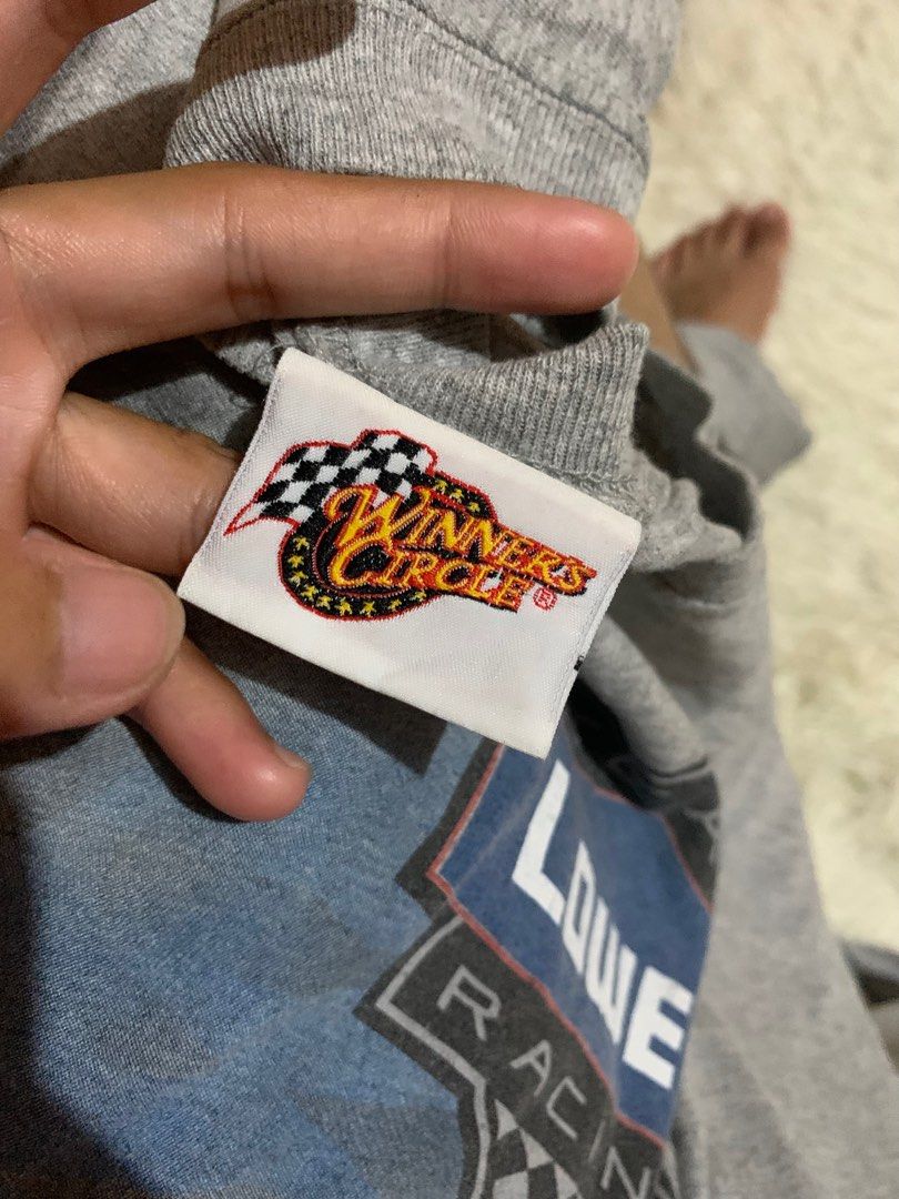 Nascar Jimmie Johnson (Category: Tshirts & Polo Shirts ) located in Santiago. Submitted by nectardept (Listing ID 1339904383, Image 2). Description: 📍Dimes: Width = 24 ; Length = 30.5 📍Issue: Hairlines and pinhole near hem (Picture included in post) 📍Color rate: 9.5/10 📍All items need wash.