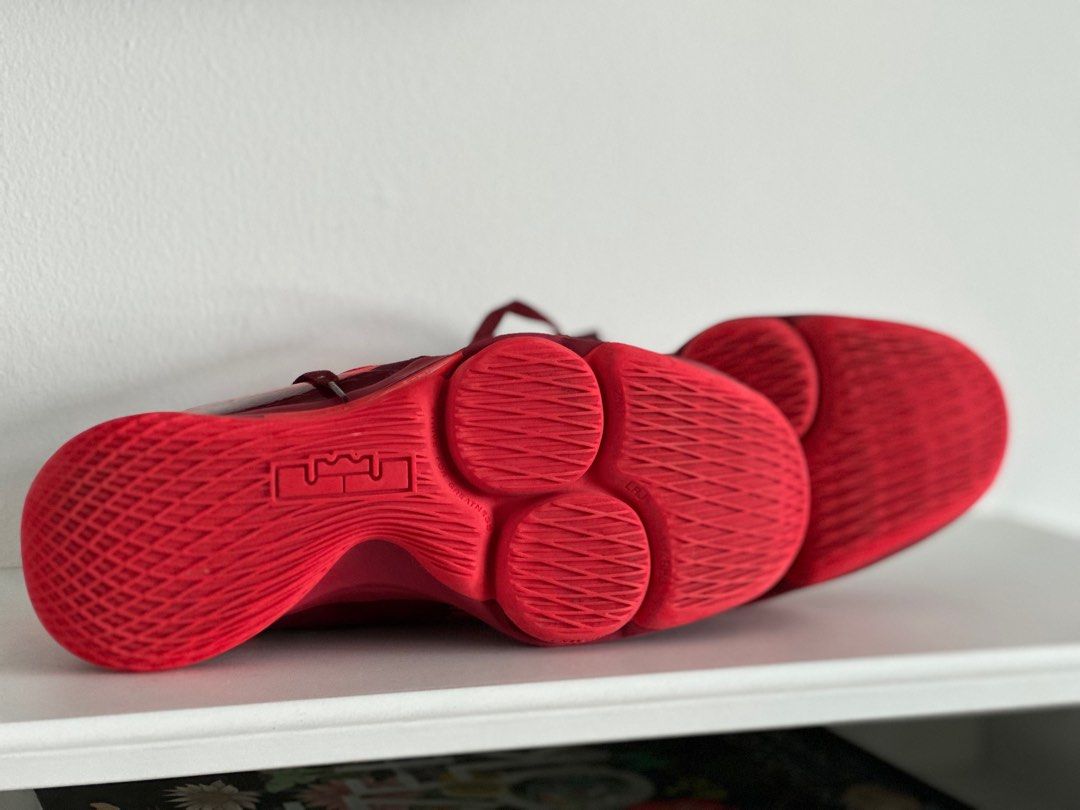 Nike ZOOM CQ9381 (Category: Sneakers) located in Singapore. Submitted by ingridbrab52235 (Listing ID 1339745708, Image 4). Description: .