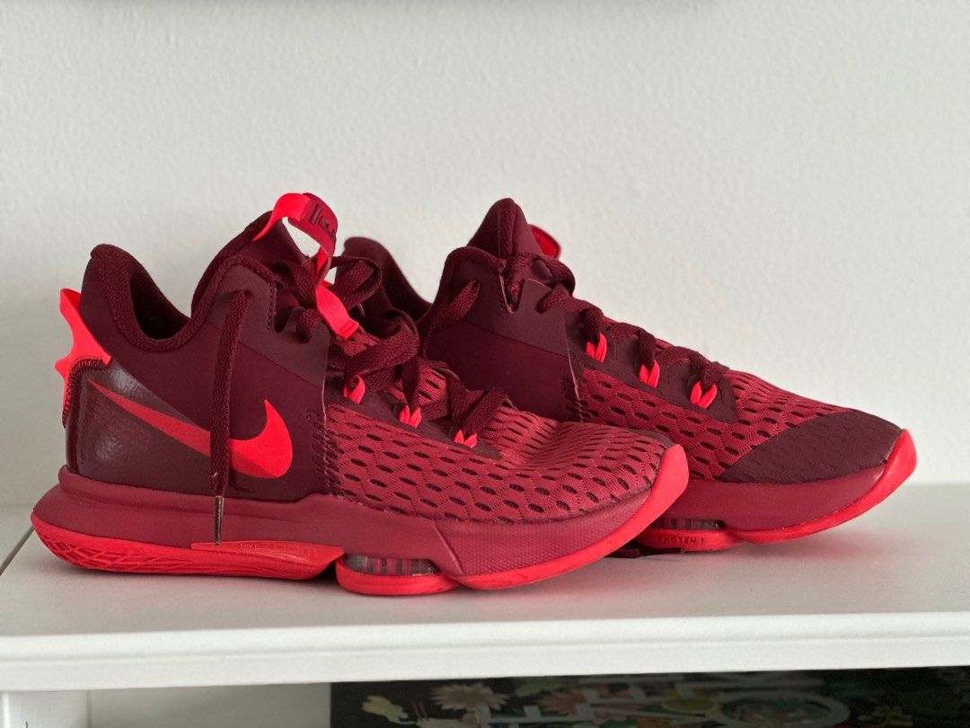 Nike ZOOM CQ9381 (Category: Sneakers) located in Singapore. Submitted by ingridbrab52235 (Listing ID 1339745708, Image 2). Description: .