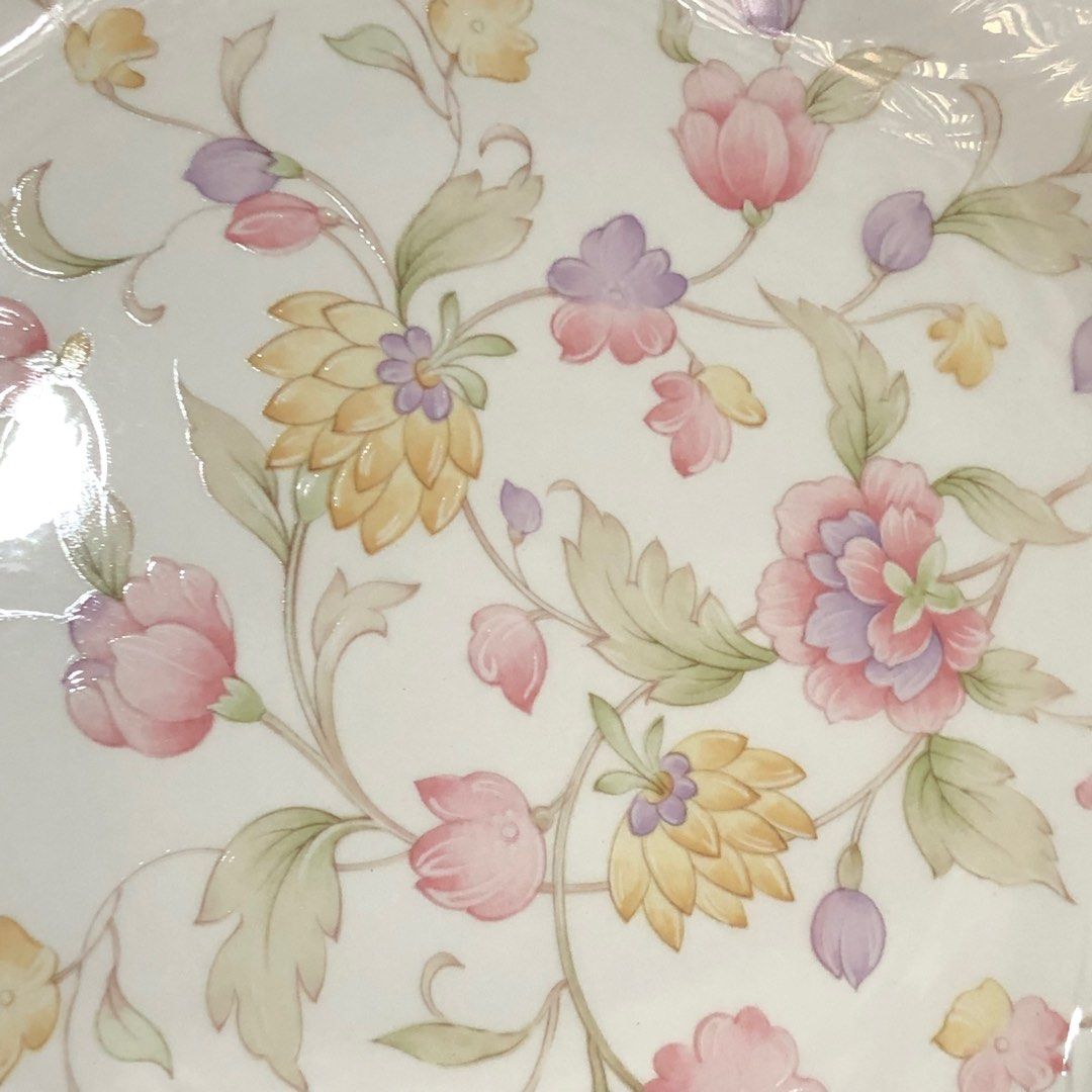NITTO porcelain pure &white (2+5 set) (Category: Dinnerware & Cutlery) located in Caloocan City. Submitted by e_o62059 (Listing ID 1339759638, Image 2). Description: Japan branded brand new in original box; pristine condition; unused ;elegance and fabulously beautiful 💯 2server plate- D9in 5cake plates- D5.75in.