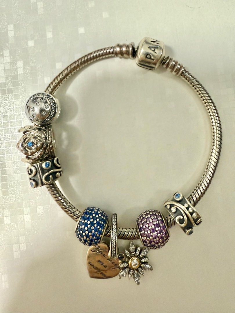 Pandora （分類：手鍊）位於 Hong Kong。 由 ms_ice88 提交（商品編號 1339862621，圖片 1）。簡介： Pandora with charms (no packaging box)。