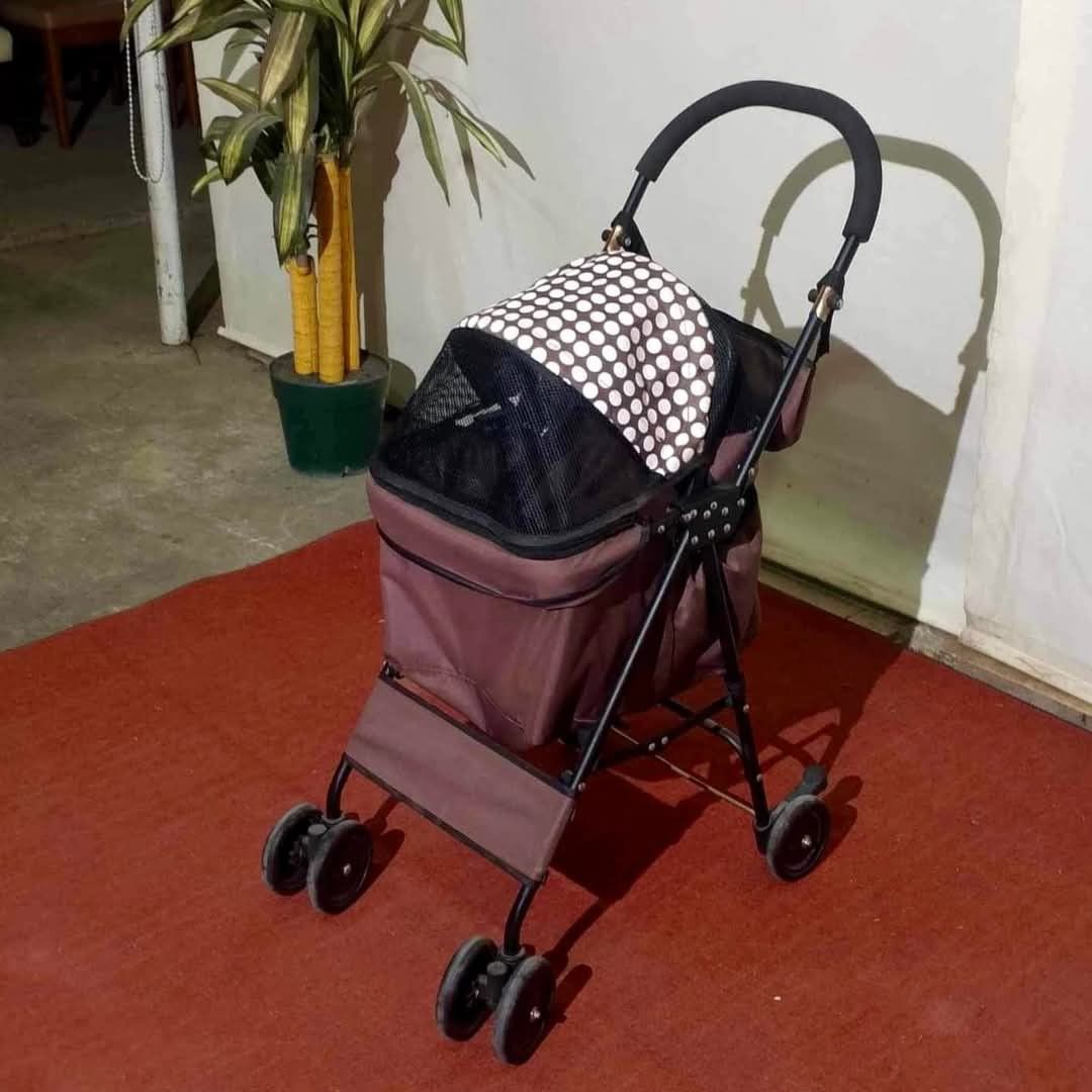 Pet trolley (Category: Homes & Other Pet Accessories) located in Quezon City. Submitted by matetdevis13 (Listing ID 1339852271, Image 1). Description: Pet Trolley 14”L x 20”W x 36”H Php 2,700.