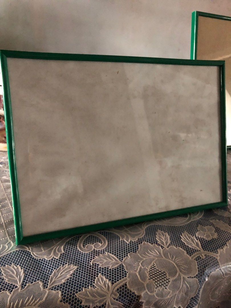 Picture / certificate frame (Category: Frames & Pictures) located in Manila. Submitted by eulogimenos53 (Listing ID 1339748673, Image 3). Description: Picture / certificate frame Can be on table top or wall mounted A4 size, in green or blue border .
