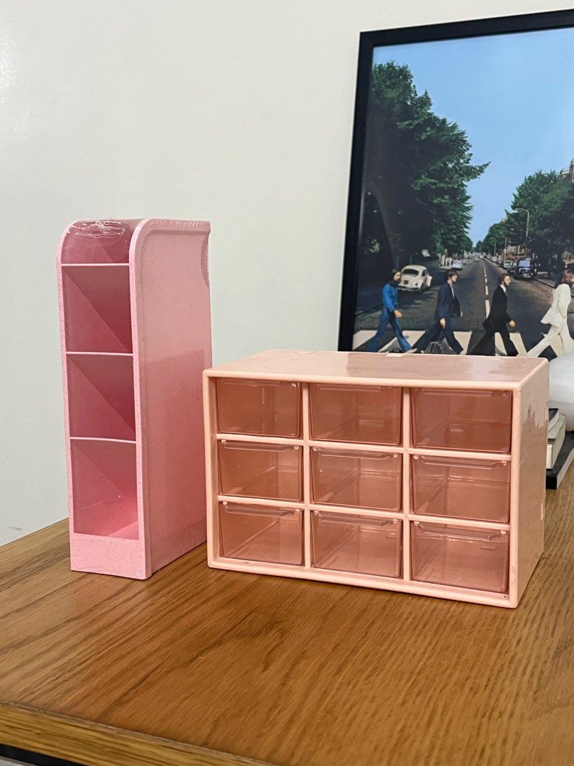 Pink-Xplosion Pen Holder and Organizer (Category: Accessory Holder, Box & Organizers) located in Quezon City. Submitted by everydaydeclutterin (Listing ID 1339842827, Image 2). Description: Pen holder - 50 Trinkets, stationery or jewelry Organizer - 100 For other colors check my other posts All brand new with plastic cover 📍QC Shipping c/o buyer.