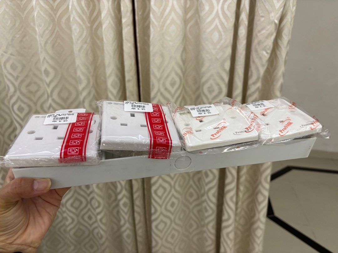 Power point / switch socket with casing (Category: Electrical, Adaptors & Sockets) located in Petaling Jaya. Submitted by mandagabriella (Listing ID 1339773592, Image 1). Description: Brand new never used. Accidentally bought extra. Willing to deliver bandar utama area. Will give casing for free..
