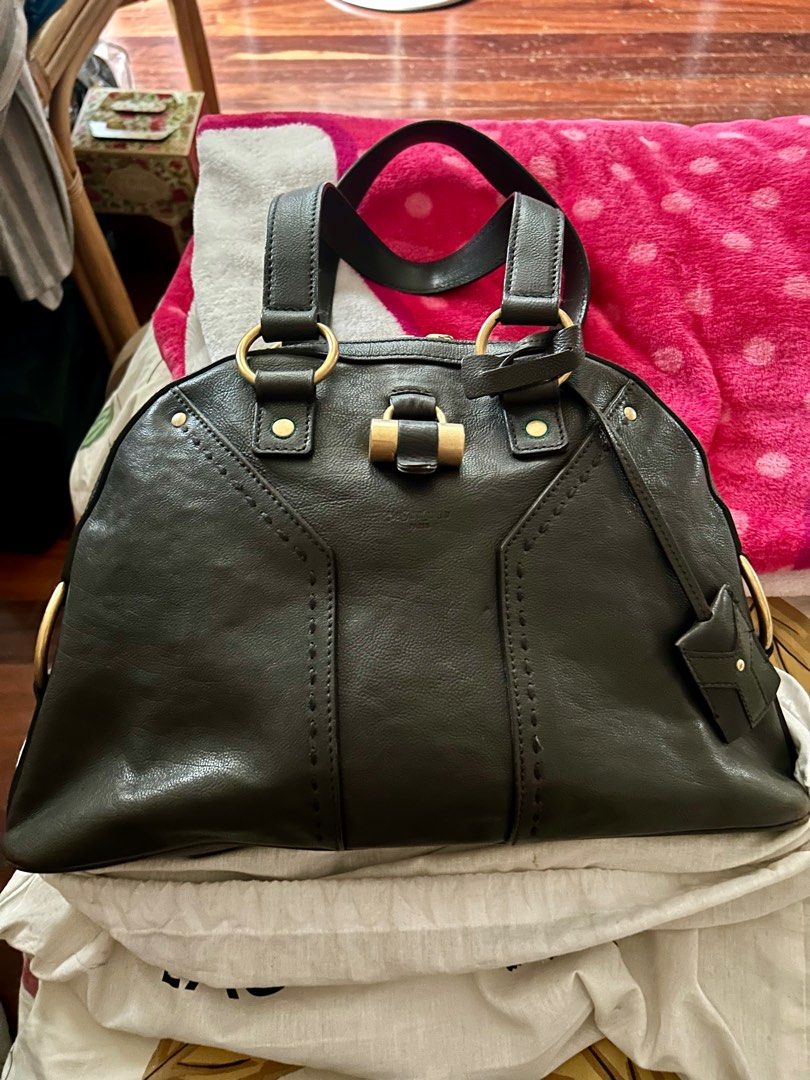 Saint Laurent Muse (Category: Luxury Bags & Wallets) located in Quezon City. Submitted by asiaco (Listing ID 1339766725, Image 1). Description: Rare size muse bag. Still very nice. Color is GRAY. Authentic with cards. No dustbag. .