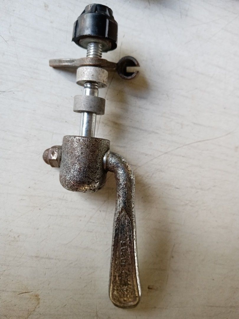Seat Clamp Binder (Category: Bicycles) located in San Fernando. Submitted by nerosales (Listing ID 1339803107, Image 3). Description: Seat Clamp Binder Quick Release Joytech - 200 pesos EACH Suzue Classic - 300 pesos only SM City Pampanga Shipping :J&T Payment :Gcash NO COD / NO COP.