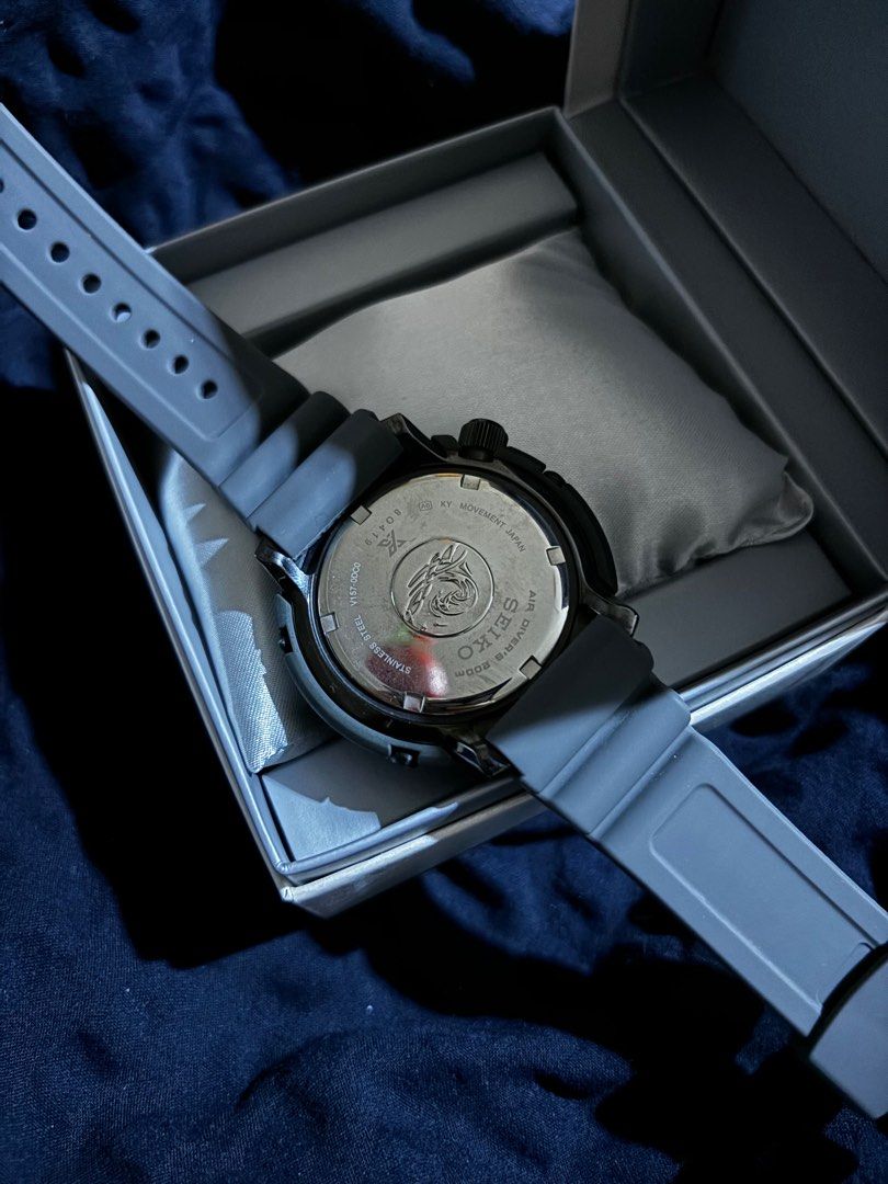seiko prospex solar diver's 200m sne537p1 (Category: Men's Watches) located in Taguig. Submitted by theresaan (Listing ID 1339906331, Image 3). Description: Slightly used Good as New Full box w/ certificate of guarantee card Selling reason : stopped collecting watches Pick up : BGC (buyer’s responsibility) Movement Caliber Number V157 Movement Type Solar Precision ±15 seconds per month Power reserve Operating for approx. 10 months (when fully cha