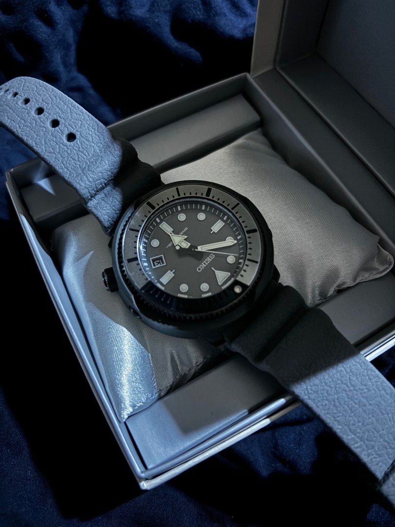 seiko prospex solar diver's 200m sne537p1 (Category: Men's Watches) located in Taguig. Submitted by theresaan (Listing ID 1339906331, Image 2). Description: Slightly used Good as New Full box w/ certificate of guarantee card Selling reason : stopped collecting watches Pick up : BGC (buyer’s responsibility) Movement Caliber Number V157 Movement Type Solar Precision ±15 seconds per month Power reserve Operating for approx. 10 months (when fully cha