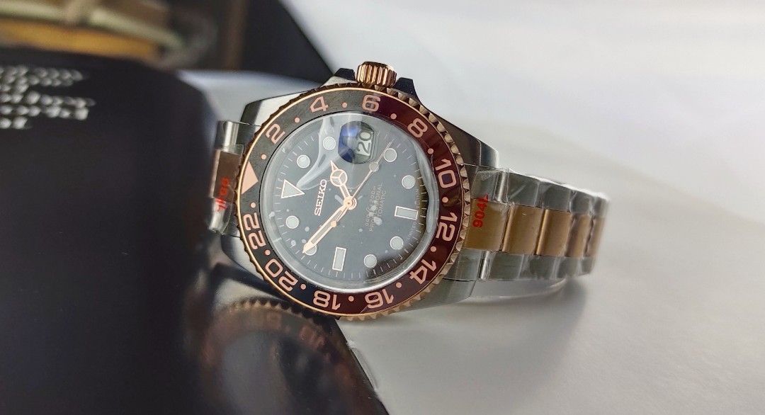 Seiko “Rootbeer” Mod Seikolex (Category: Men's Watches) located in Manila. Submitted by ab.authentic.collection (Listing ID 1339797602, Image 1). Description: Available for Sale Seiko “Rootbeer” Mod Seikolex - Brand New movement - Caliber NH35 movement. - Automatic movement with winding & hacking. - 42mm x 47mm from lugs to lugs - Ceramic Bezel - Keeps good time - With Seiko Box, Paper Bag, free travel leather pouch included Open for Meetups (Sur