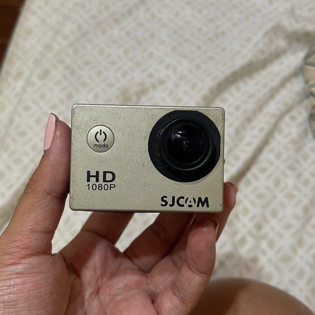SJCAM 4000 (Category: Cameras) located in Mandaluyong City. Submitted by satinjuniper (Listing ID 1289294974, Image 3). Description: Micro SD card lang kulang Waterproof case and normal case is included RFS: need funds.