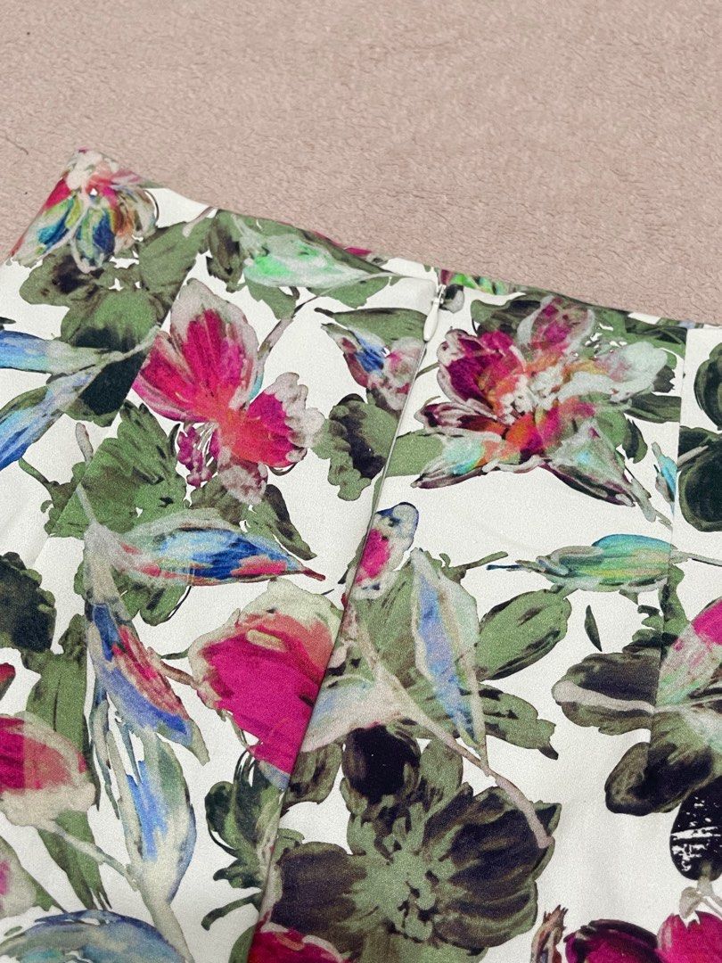 Skirt with floral print has double lining (Category: Skirts) located in Naga. Submitted by hazueeee (Listing ID 1339818535, Image 2). Description: Open for bargain 🚚J&T delivery Mode of payment: GCASH For more pics and info, dm me! Reminder: the size indicated may or may not be accurate so dm me if interested. .