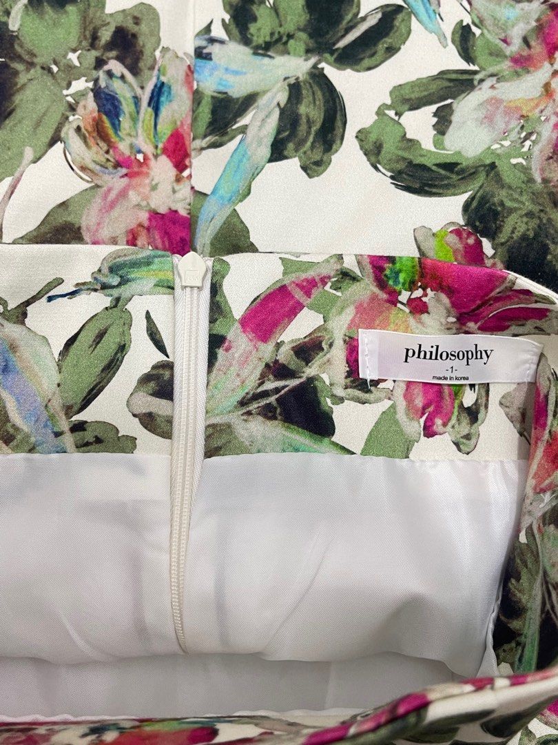 Skirt with floral print has double lining (Category: Skirts) located in Naga. Submitted by hazueeee (Listing ID 1339818535, Image 3). Description: Open for bargain 🚚J&T delivery Mode of payment: GCASH For more pics and info, dm me! Reminder: the size indicated may or may not be accurate so dm me if interested. .