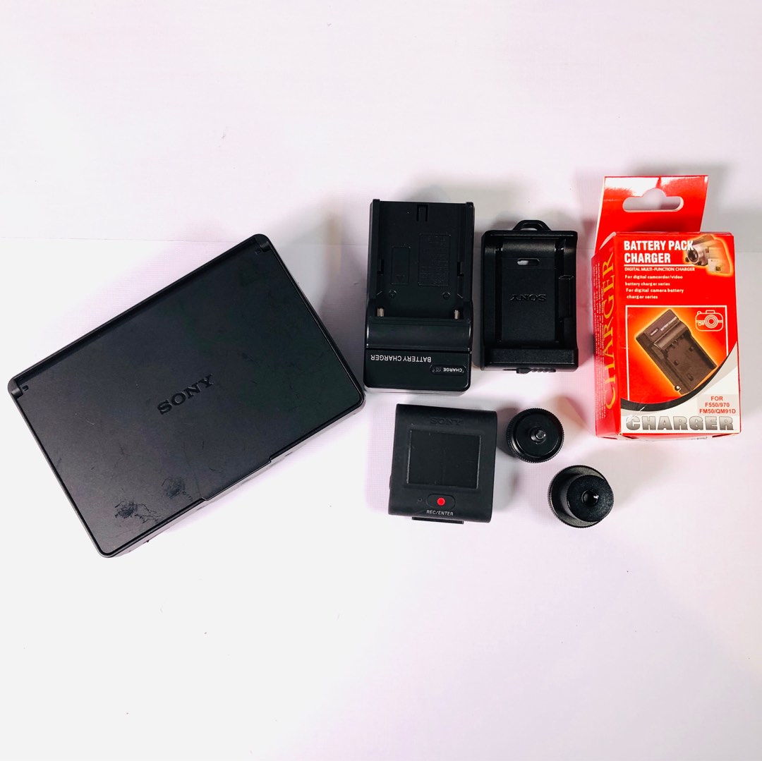 Sony CLM-V55 on camera monitor & Sony RM-LVR3 Vide remote & accesories ...