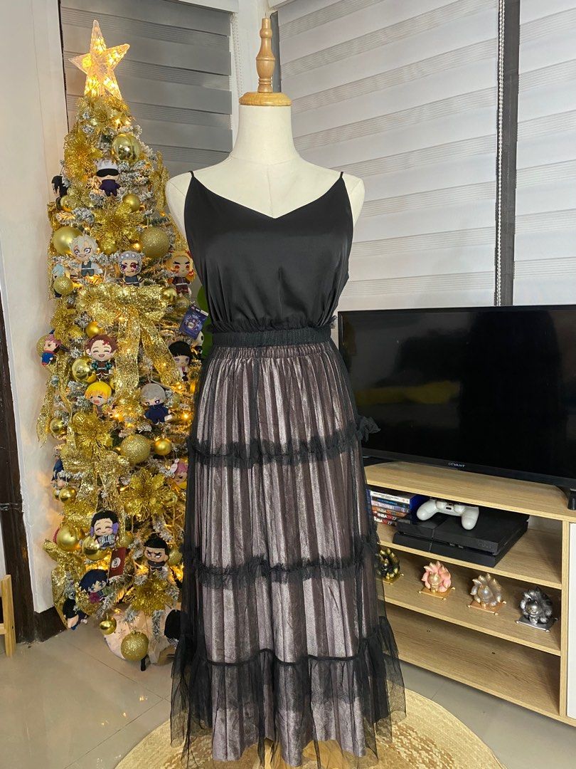 Tulle / laced maxi skirt #4 (Category: Dresses) located in Binan City. Submitted by _bevalmazora (Listing ID 1339927034, Image 1). Description: Condition: 10/10 W: 23-32” L: 30” Detachable lace skirt.