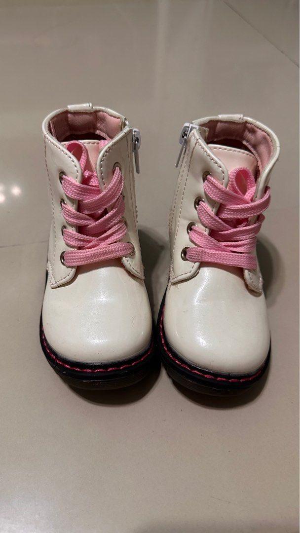 White pink boots size 23, length 14cm (Category: Babies & Kids Fashion) located in Las Pinas. Submitted by momshkey (Listing ID 1339831641, Image 2). Description: Like new white pink boots 14 cm foot lenght.