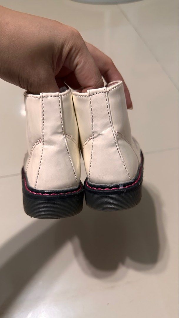 White pink boots size 23, length 14cm (Category: Babies & Kids Fashion) located in Las Pinas. Submitted by momshkey (Listing ID 1339831641, Image 3). Description: Like new white pink boots 14 cm foot lenght.