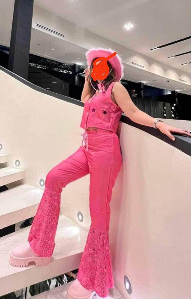 Retro attire for christmas party 2025