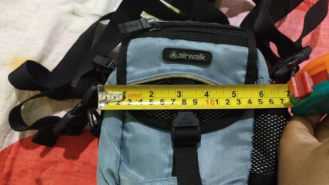 Airwalk sling bag saiz s Men s Fashion Bags Sling Bags on Carousell