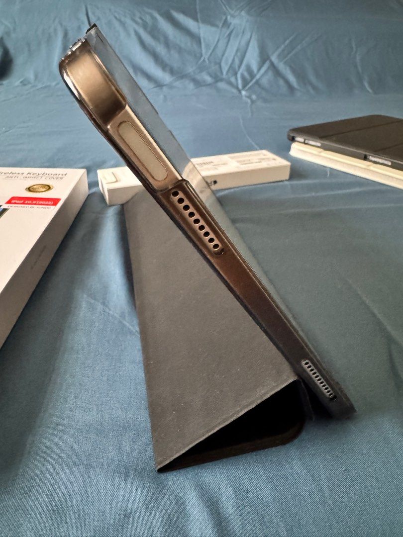Apple iPad 10th Gen 64GB (Category: iPad) located in Pasig City. Submitted by fiona.seminiano (Listing ID 1340000618, Image 3). Description: Negotiable As is, where is.