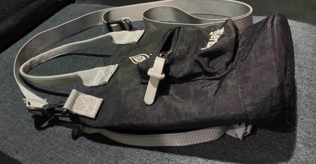 Aquaflask Accessories Bottle Bag (32oz) (Category: Luxury Bags & Wallets) located in Makati City. Submitted by iamthecosmonauts (Listing ID 1340030842, Image 2). Description: Bought online for P550! Looks good as new, only used a few times. RFS: need funds MOP: GCash or cash (if meet-up).