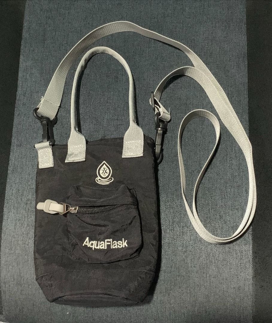 Aquaflask Accessories Bottle Bag (32oz) (Category: Luxury Bags & Wallets) located in Makati City. Submitted by iamthecosmonauts (Listing ID 1340030842, Image 1). Description: Bought online for P550! Looks good as new, only used a few times. RFS: need funds MOP: GCash or cash (if meet-up).